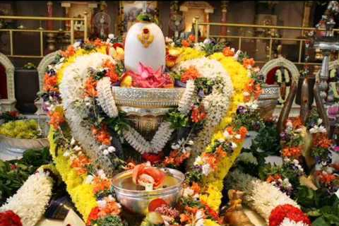 Shree Lingashtakam Stotram in English Text with its complete meaning. The Shiva Stotra with its meaning.Brahma Murari Sura architha Lingam